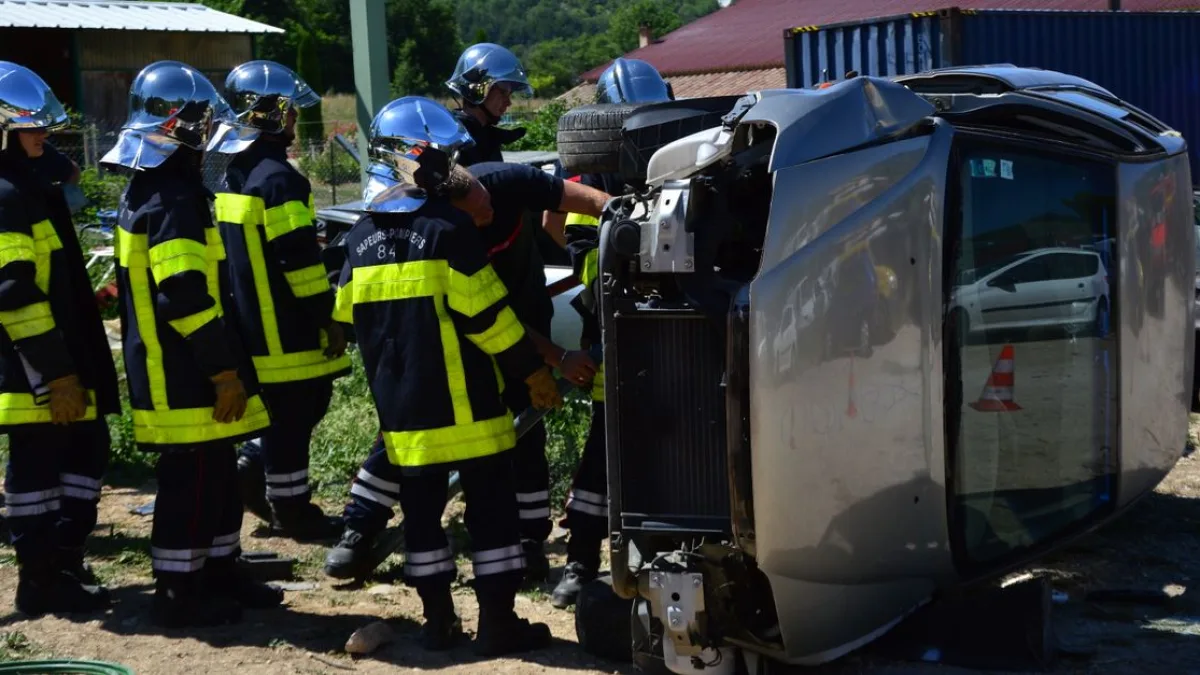 Çankırı'da otomobilin traktöre çarpması sonucu üç kişi hayatını kaybetti